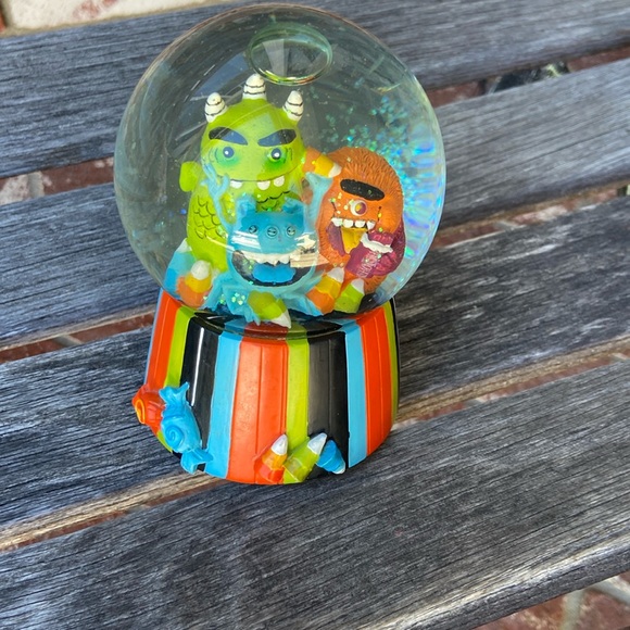 Candy Monster music snowglobe - Picture 2 of 5